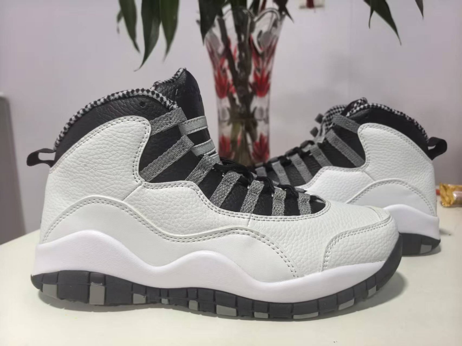 Joe 10 new white and black currency high quality combination bottom 40--47 shipped - Image 1