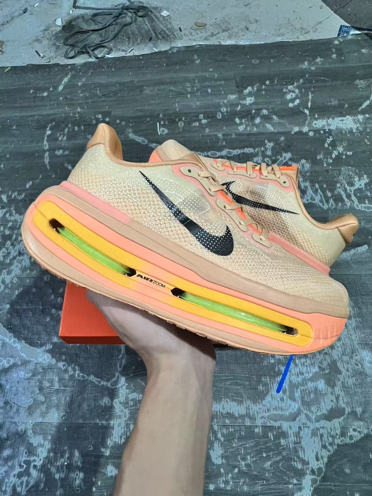F-NIKE VOMERO PREMIUMHQ2050 10036-45 - Image 1