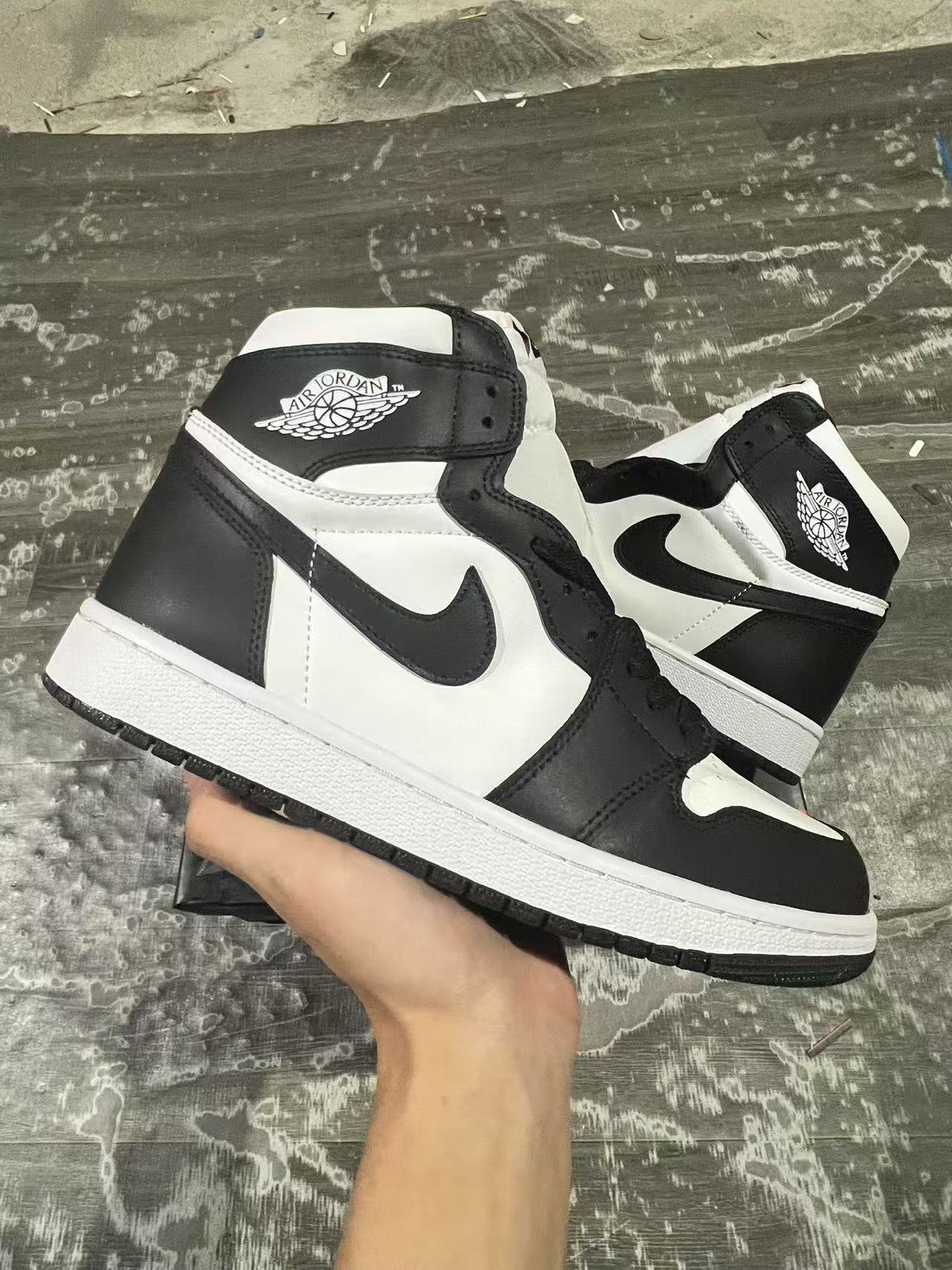 x2-Air Jordan 1 High OG555088-010 - Image 1
