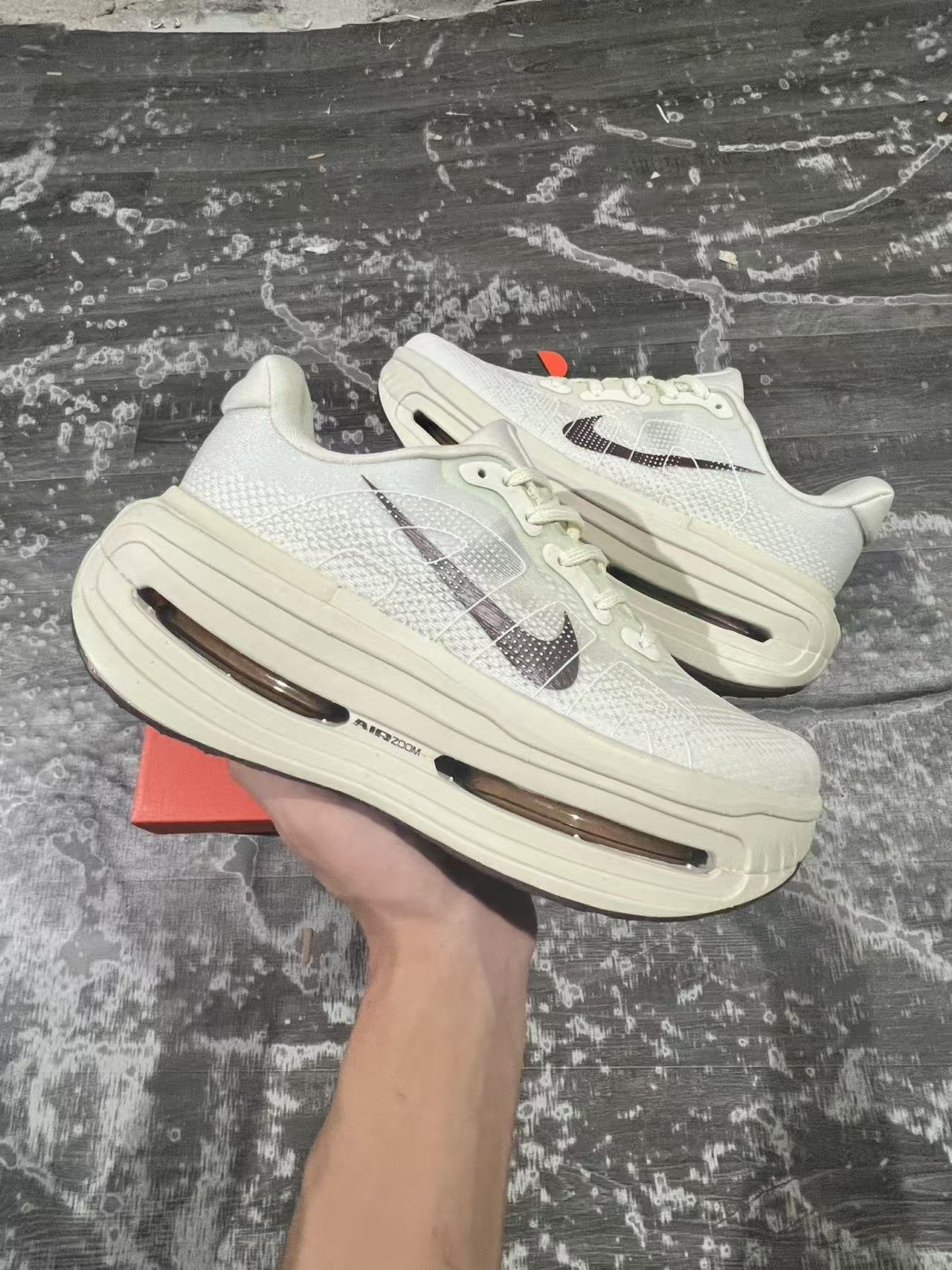 F-NIKE VOMERO PREMIUMHQ2050 70036-45 - Image 1