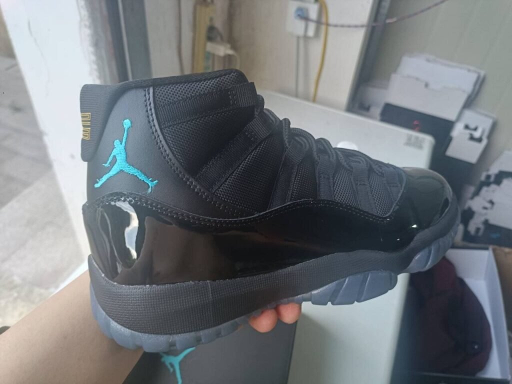 The 2025 replica of 2 will be shipped. 40-475 Qi. Women’s shoes will be released in a few days.