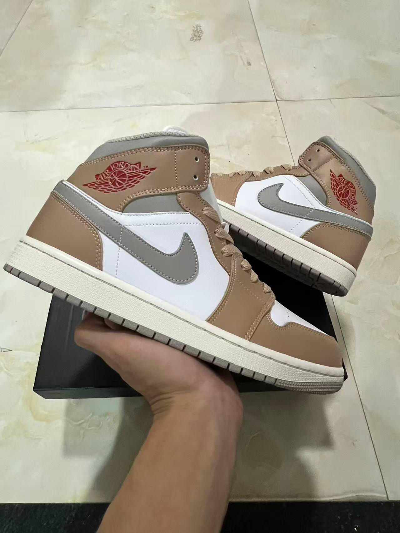 ax-Air Jordan 1 MIDDQ8426 200 - Image 1