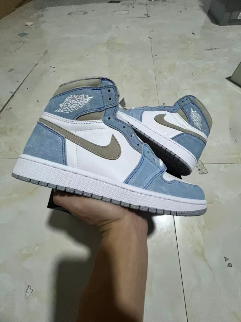 AT-Air Jordan1 High OG Hyper Roal555088-402