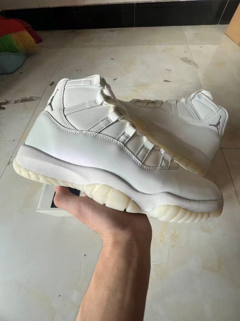 X2-WMNS AIR JORDAN 11 RETROARO715 110