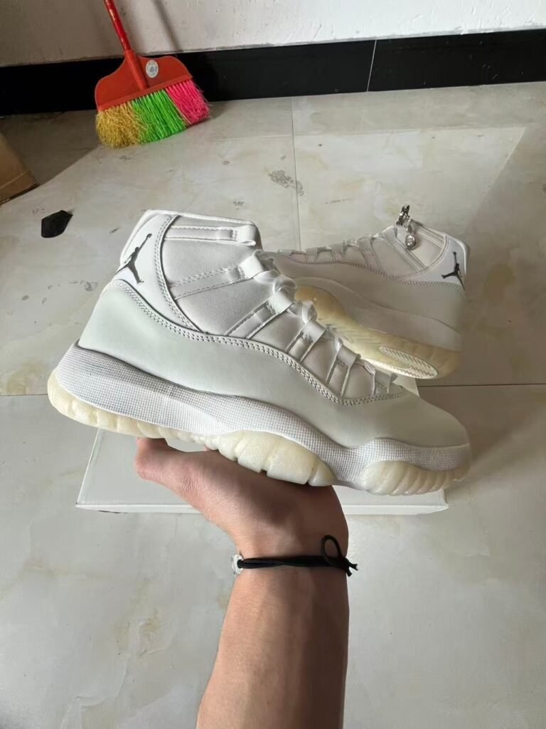 P-WMNS Air Jordan 11 RETROARO715 110