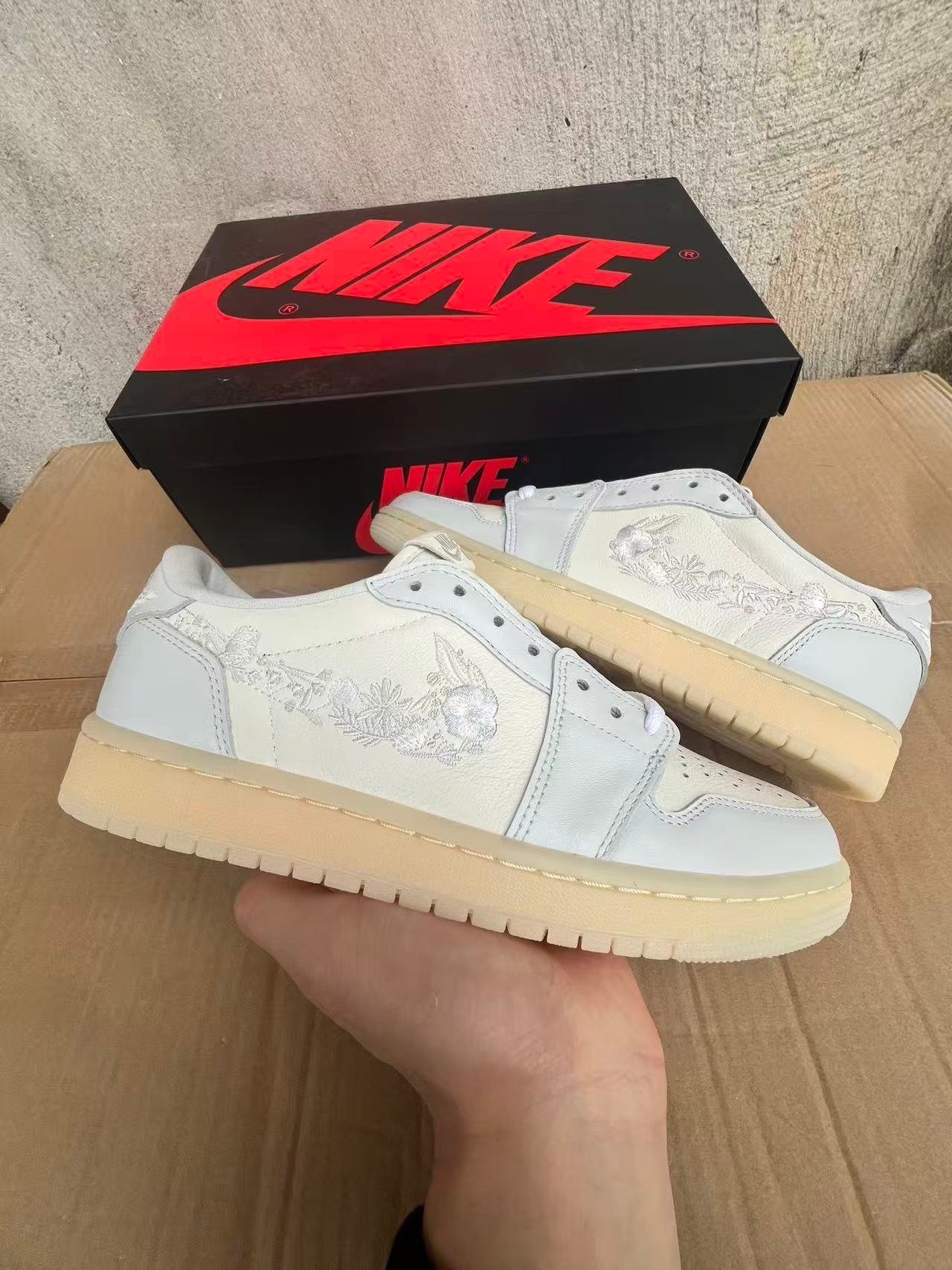 F2-Air Jordan 1 Low OG Floral SwooshIF4391-10036-475 - Image 1