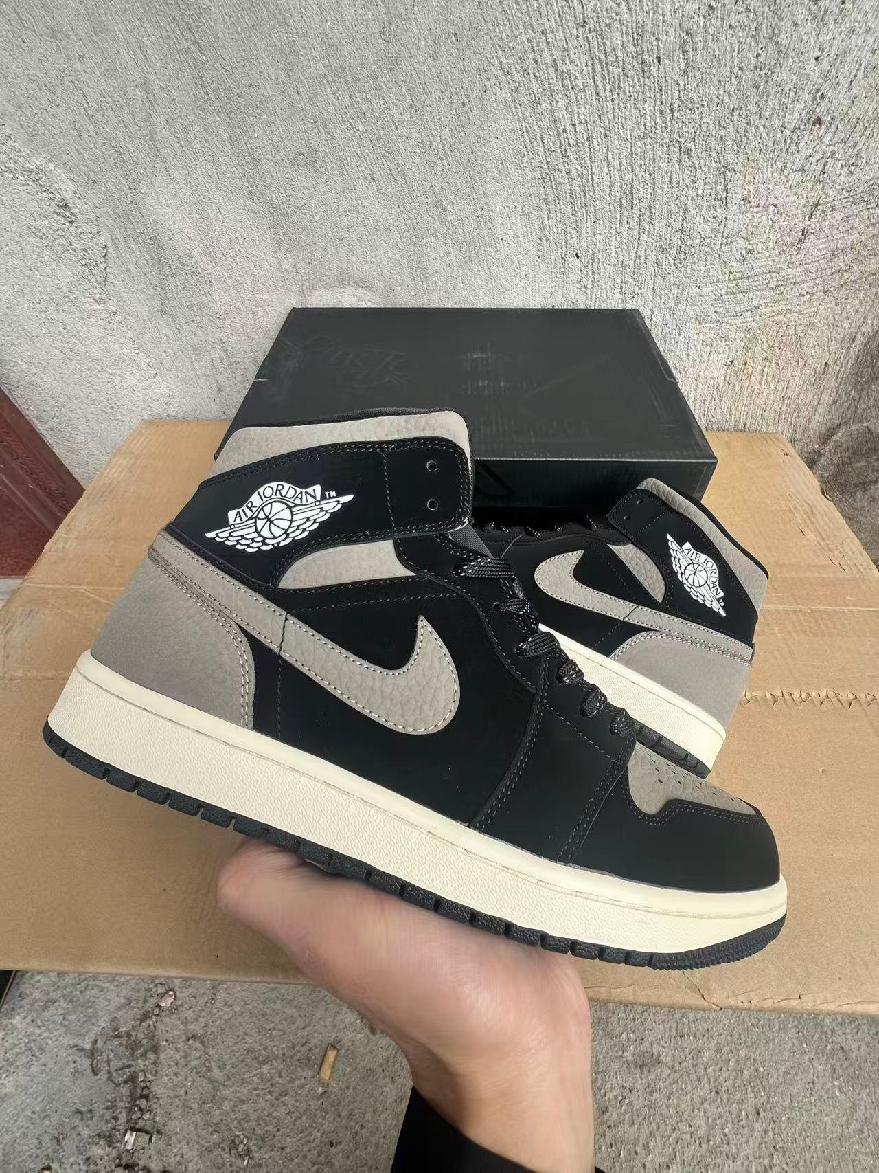 F-Air Jordan 1 MidIB7110 00236-46 - Image 1