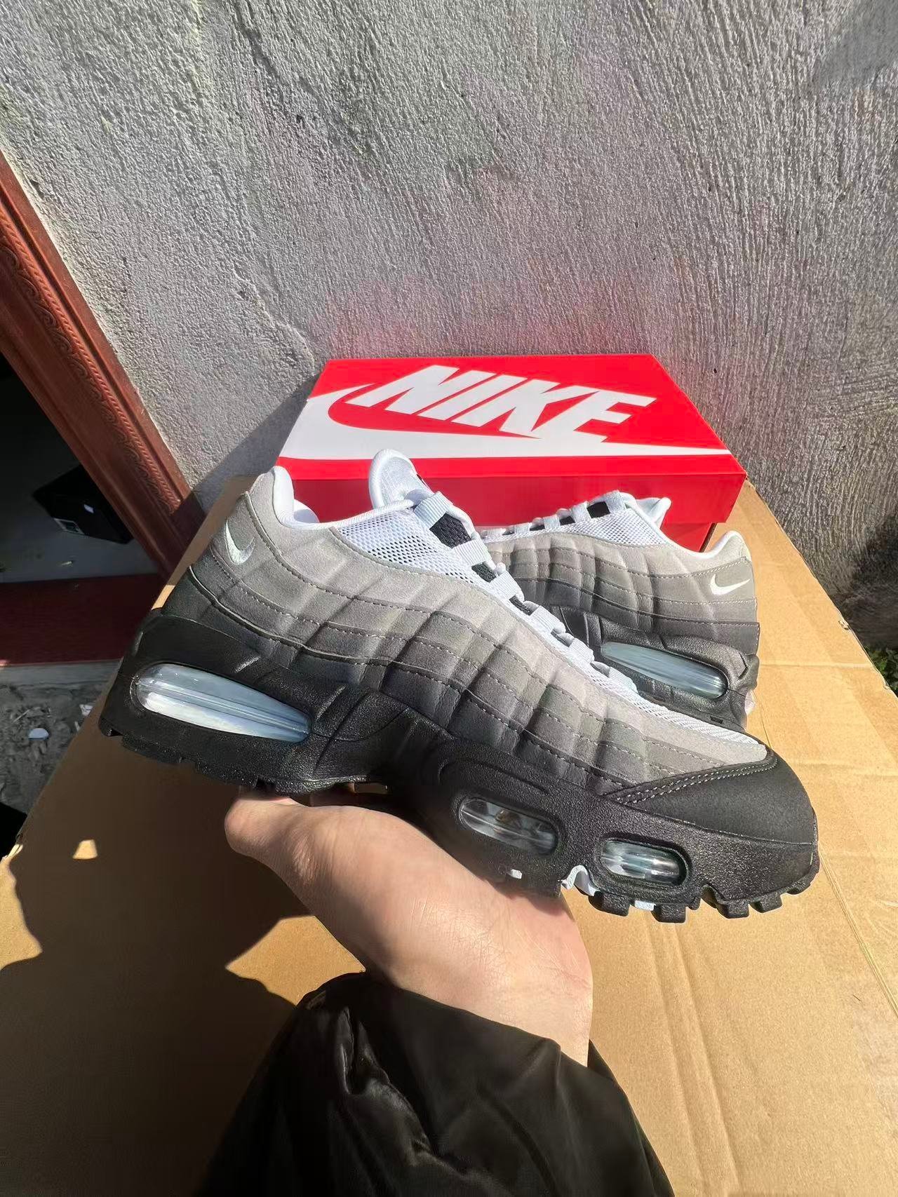 X2-W NIKE AIR MAX 95 OGHJ5996 00240-505 - Image 1