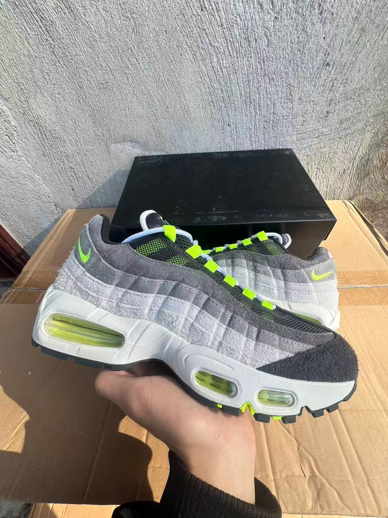 X2-Nike Air Max 95 Reverse Neon HM4738-00140-485 - Image 1