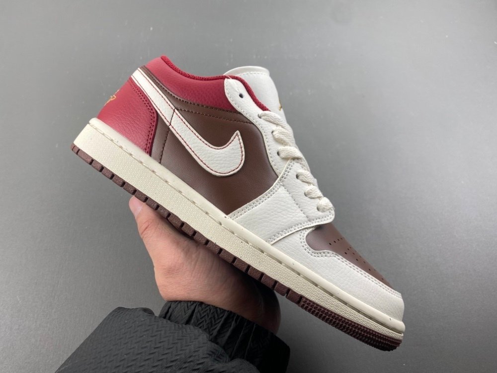 R version of Jordan 1 Air Jordan 1 Low Limited to the Year of the Horse White brown burgundy low top Item number IR7600-211 Authentic R17 number 36-46 shipped 18