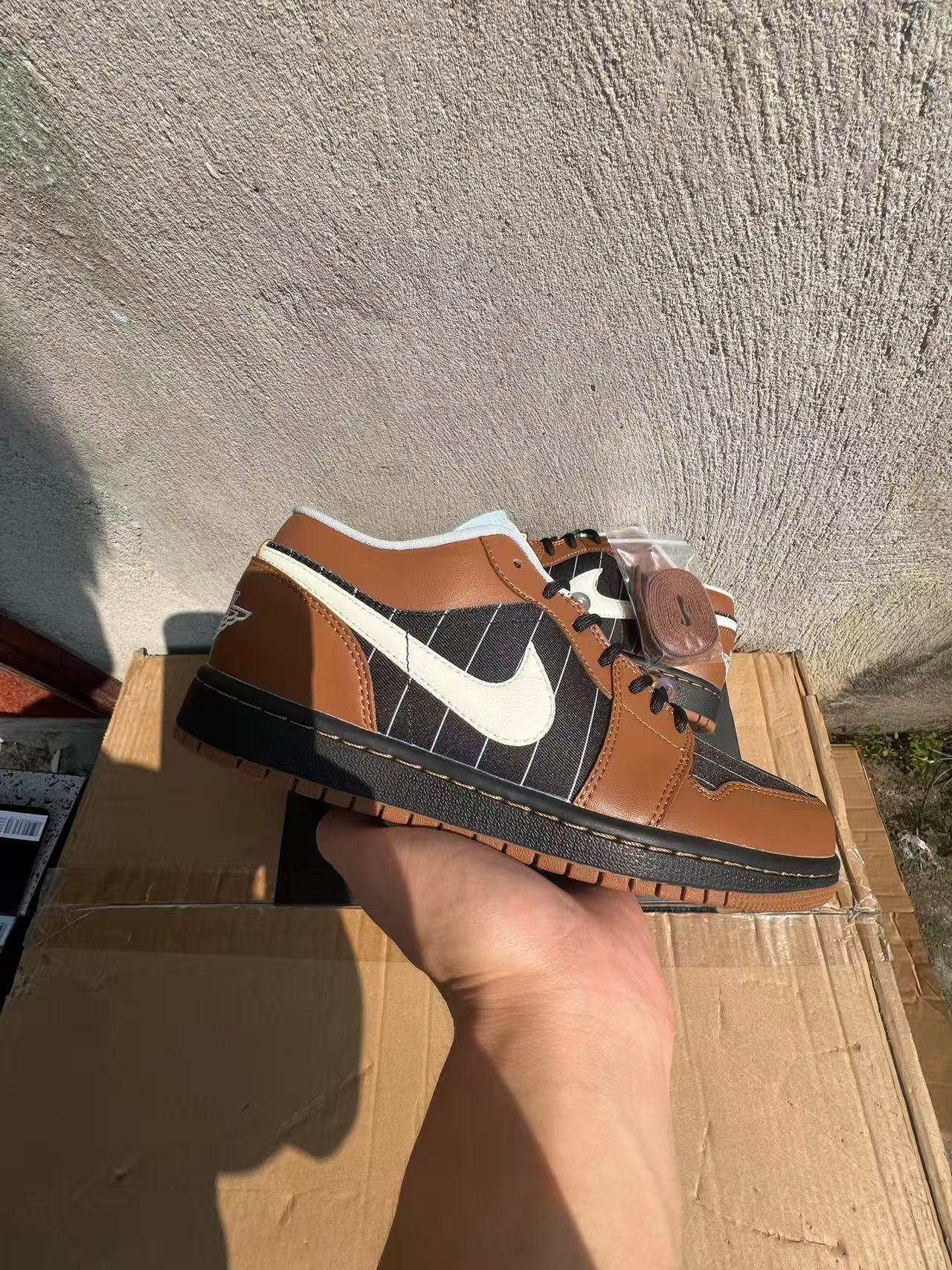 T-Air Jordan  1 LOW SEIR7560 010 - Image 1