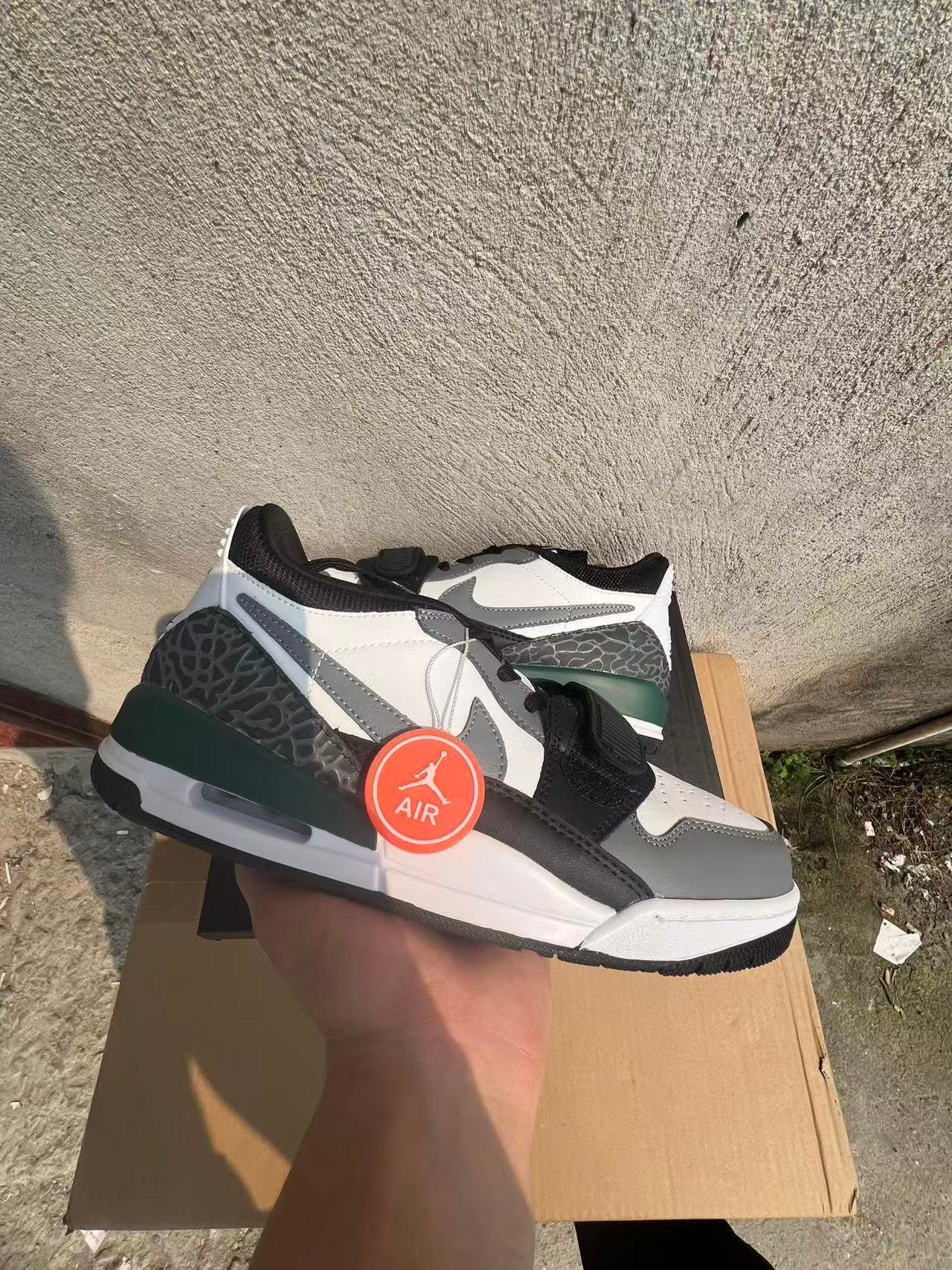 F-Air Jordan LEGACY 312 LOWCD7069 13136-46 - Image 1