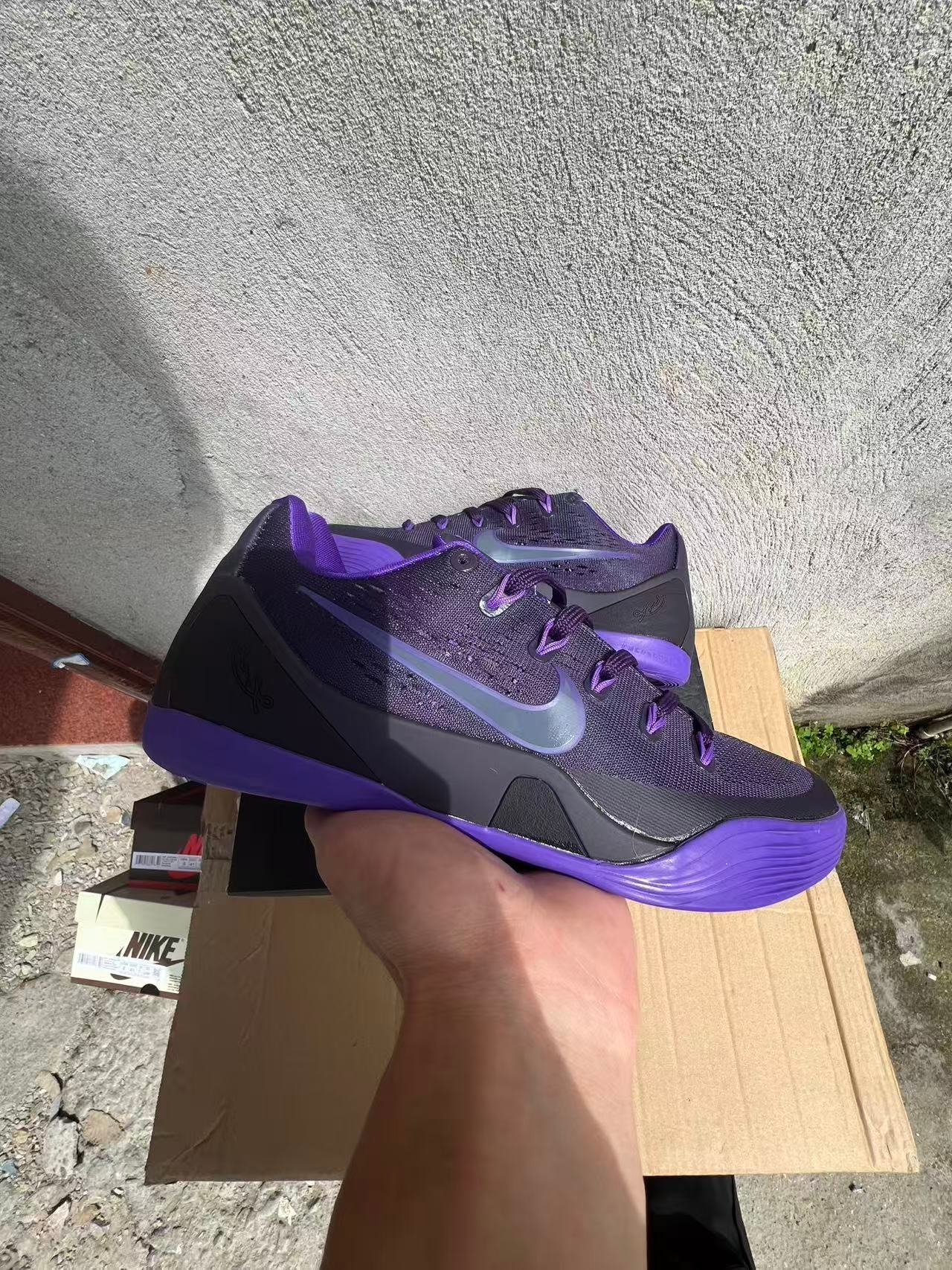 X2-NIKE Z0OM KOBE IXIH1401 50040-46 - Image 1