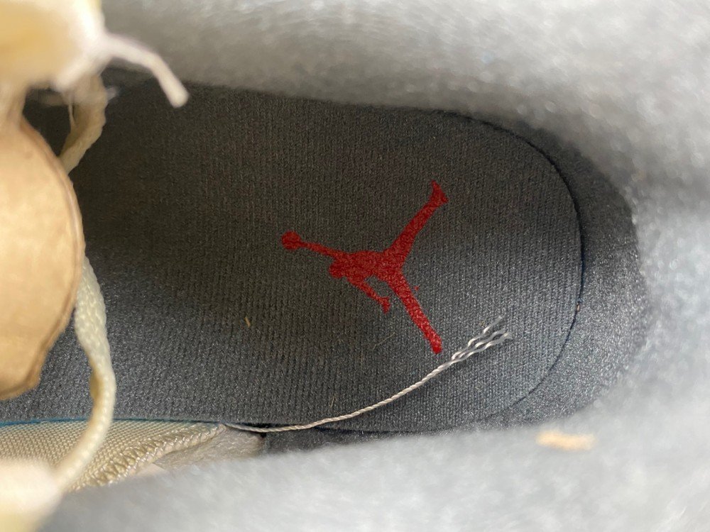 The real standard 6 Jordan 4 is not like the Air Jordan 3456 beige red. The real standard 6 item number is FQ1869-600 25. The number is 36-475. Shipment 27