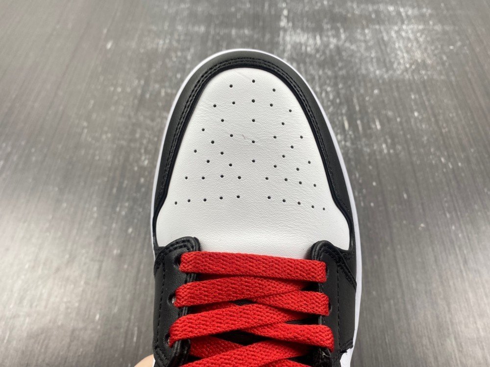 Real standard R Jordan 1 generation AIR JORDAN 1 MID white black red item number DQ8426-106 real standard R22 number 36-475 shipped 24